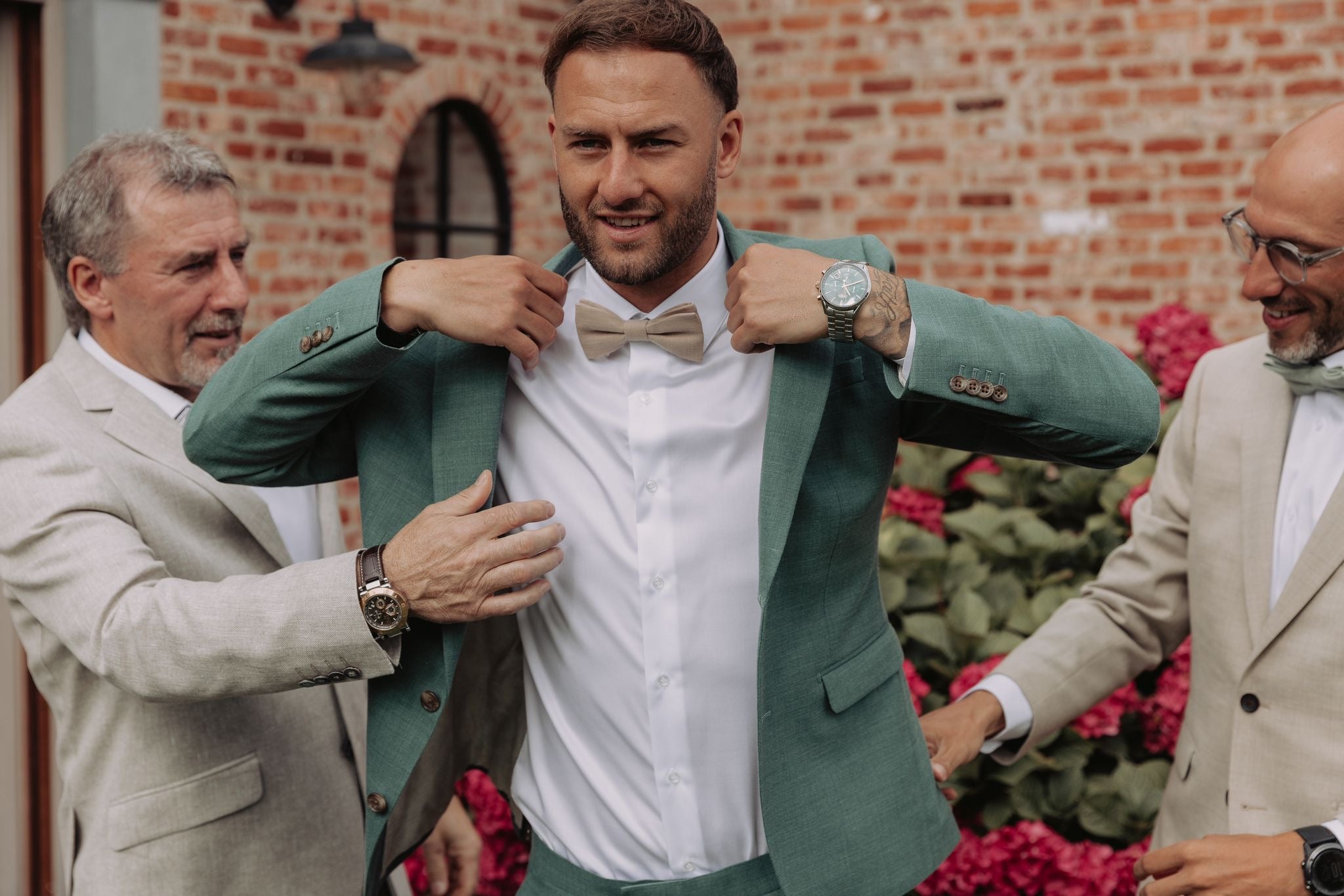 Groom wearing a bespoke wedding suit by Atelier ACÀN, crafted for a perfect fit.