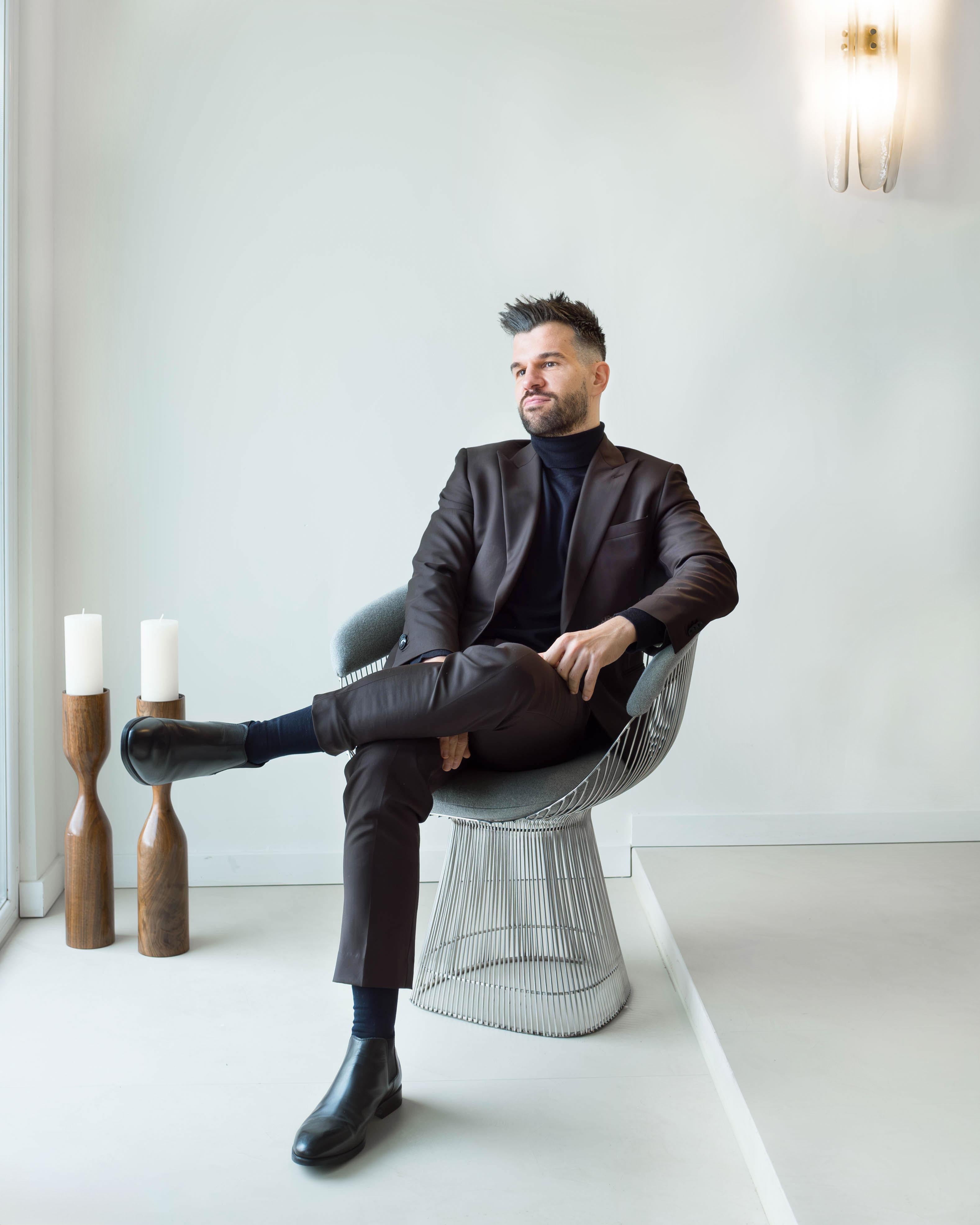 Stijn Baert wearing a bespoke suit by Atelier ACÀN in Ghent and Antwerp.