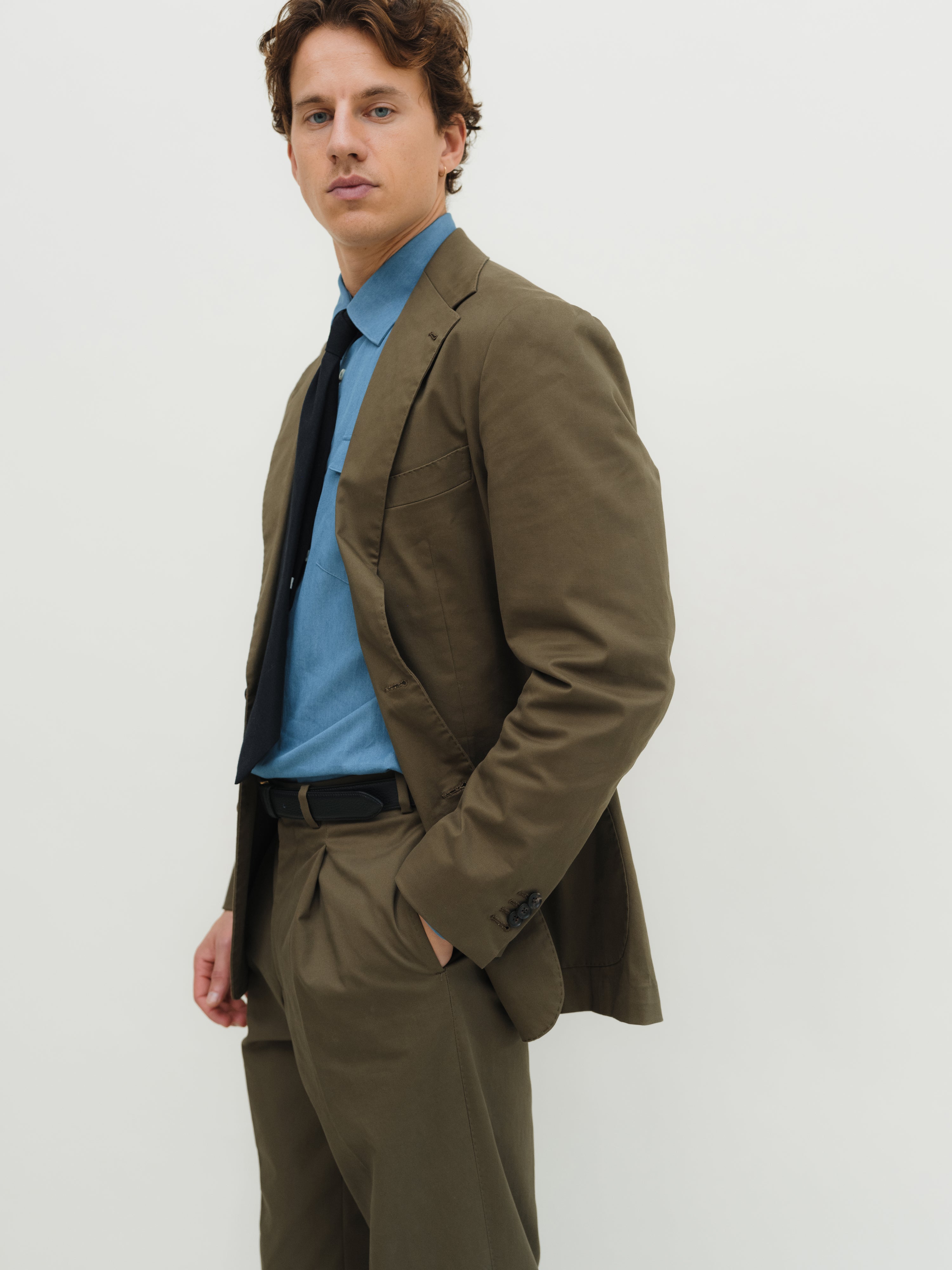 Bespoke suits in a variety of colors and styles, tailored by Atelier ACÀN in Antwerp and Ghent.