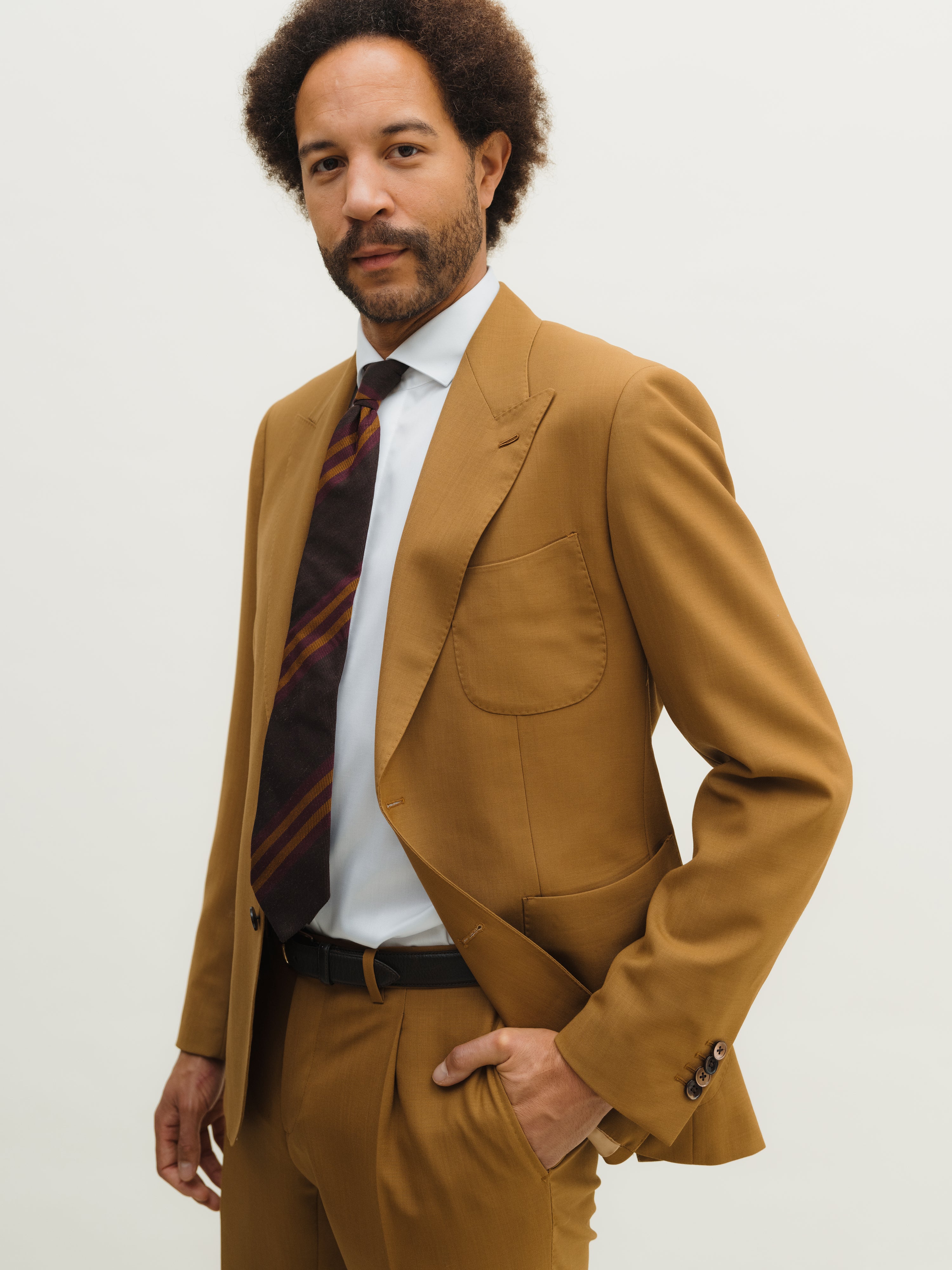 Bespoke suits in a variety of colors and styles, tailored by Atelier ACÀN in Antwerp and Ghent.