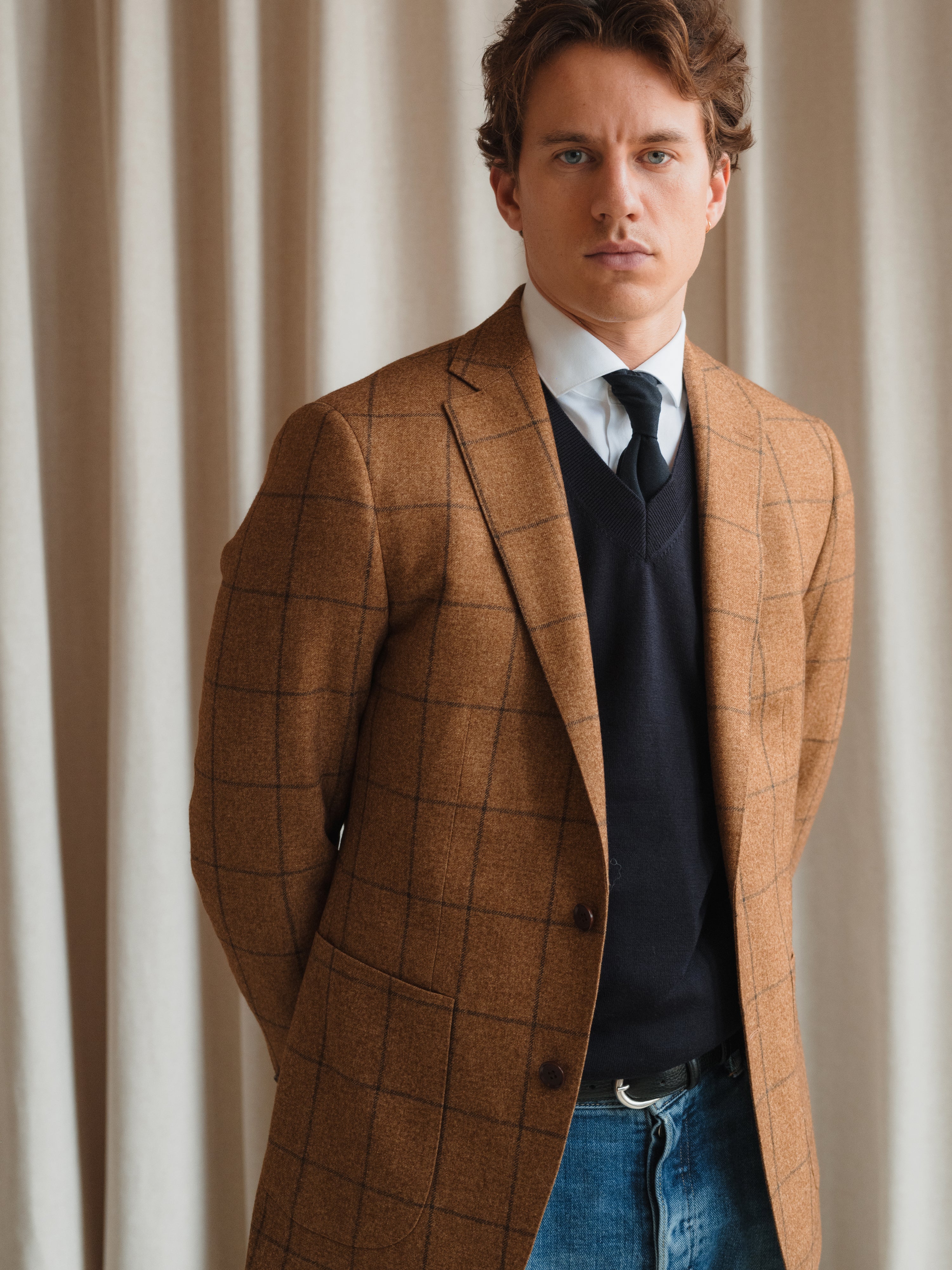 Custom pattern brown suit, handcrafted by Atelier ACÀN in Ghent and Antwerp.