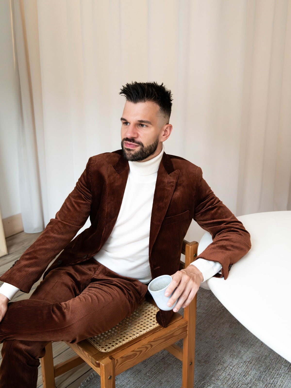 Stijn Baert wearing a bespoke suit by Atelier ACÀN in Ghent and Antwerp.